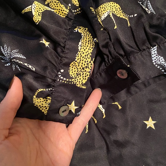 Black satiny pajamas 🐆🌴⭐️ - Picture 5 of 11